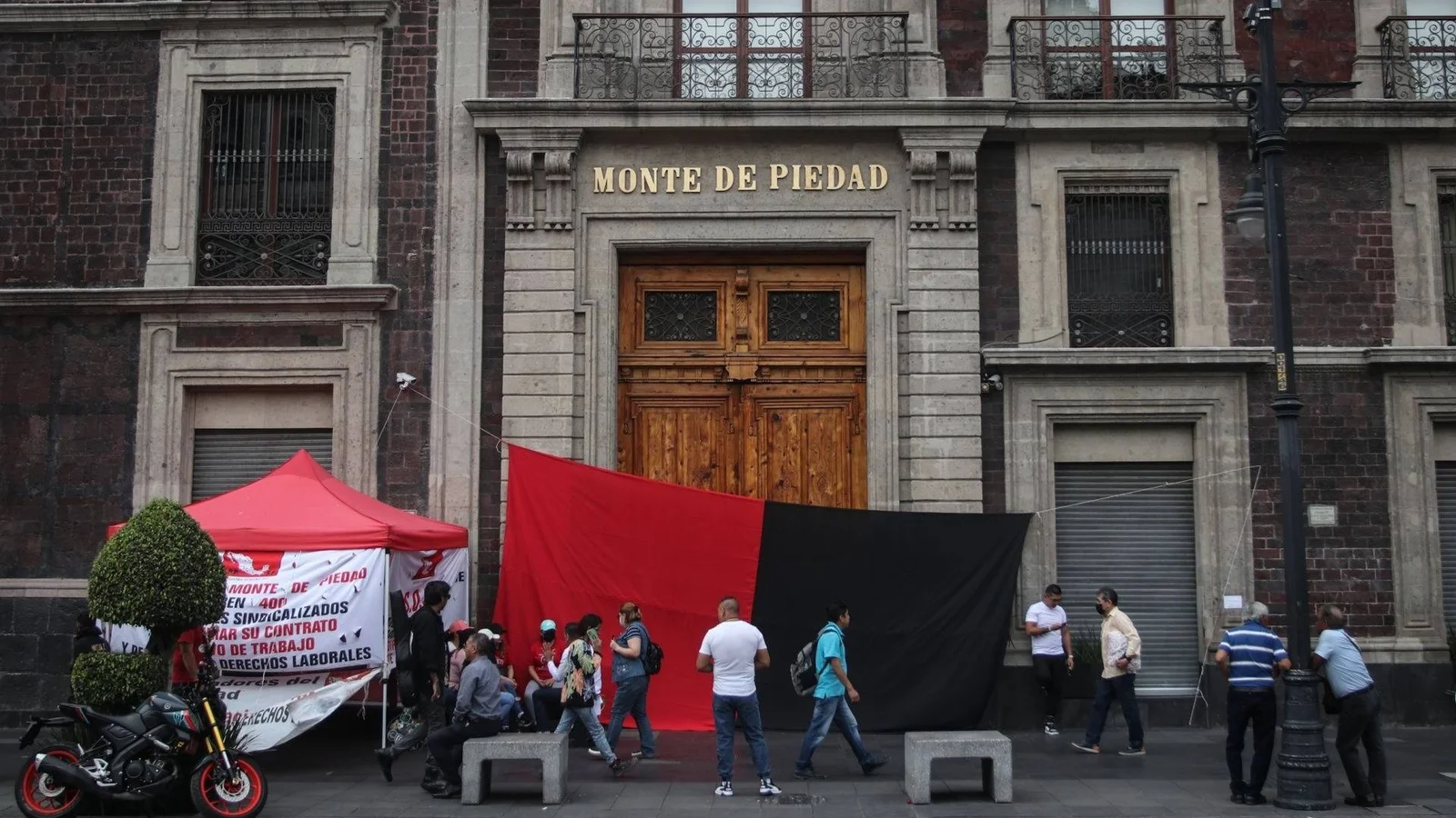 Empeñado y sin refrendo, el Nacional Monte de Piedad